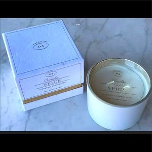 DW HOME VANILLA SPICE CANDLE RICHLY SCENTED BOX
